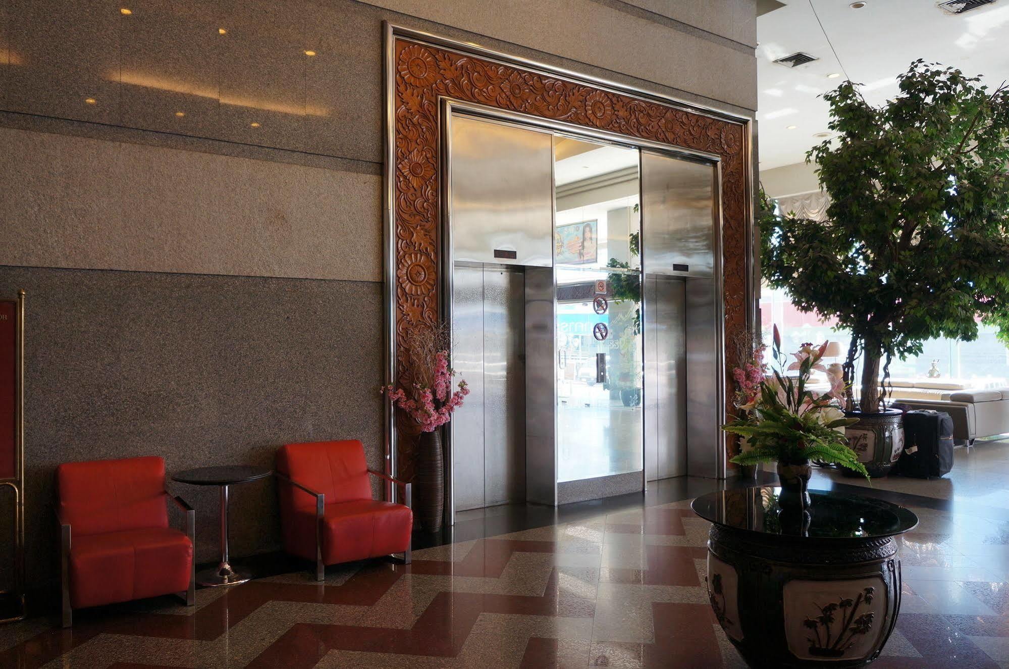 Siam Center Hotel Хатъяй Экстерьер фото